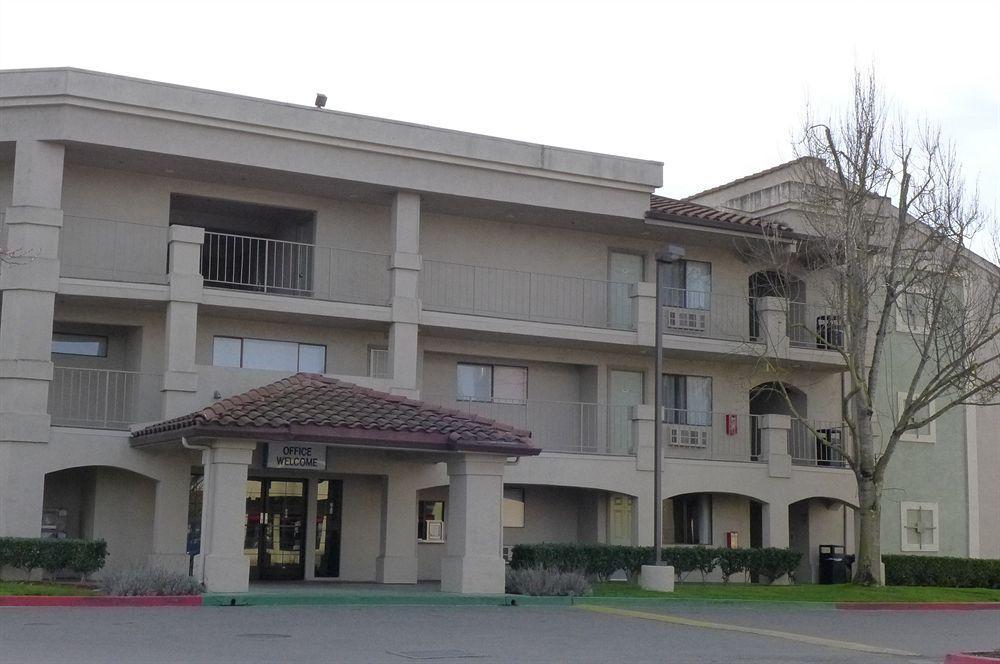 Inn At רונרט פארק מראה חיצוני תמונה